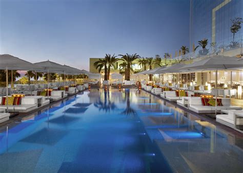 hoteles con piscina en osaka